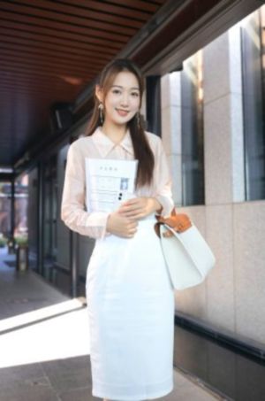 风情艳主女王毛坯房调教_高清完整版
